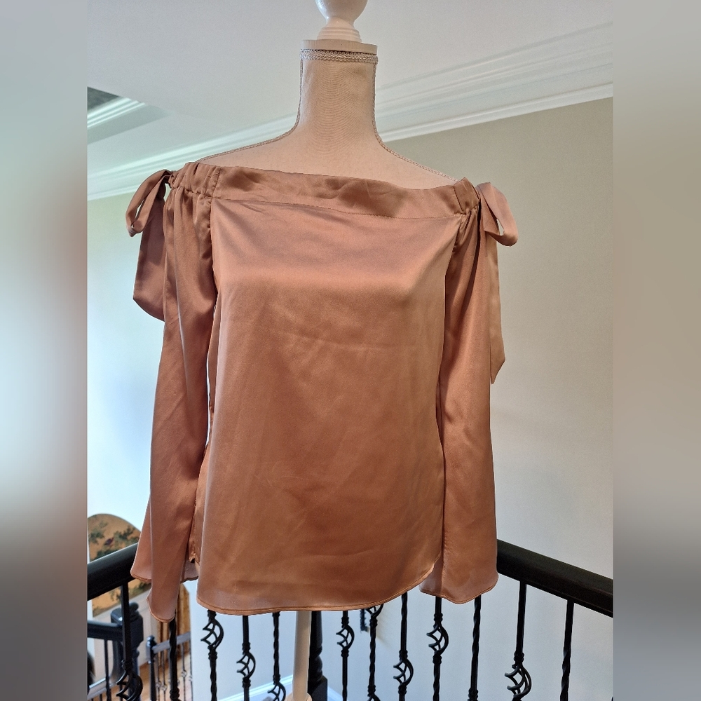 American threads satin bow top with slit sleeves